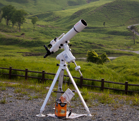 砥峰高原と望遠鏡