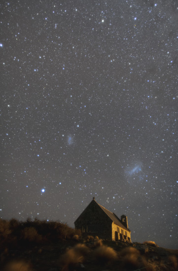 テカポ湖の教会と星空
