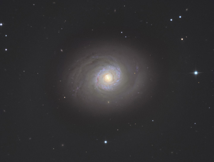 りょうけん座のM94銀河