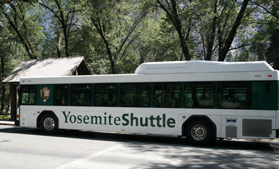 ヨセミテバレーを走るシャトルバス