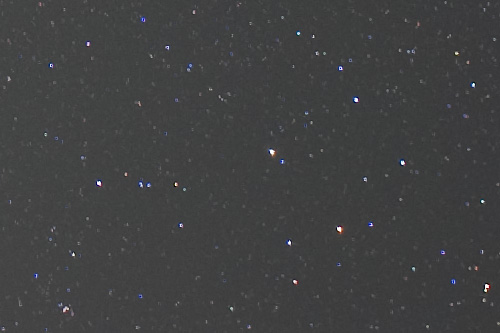 ニコンAF-S ZoomNikkor17-35mmで撮った星のピクセル等倍右下画像