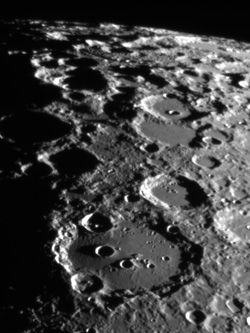月面クレーターの写真撮影