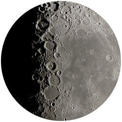 望遠鏡で見た月のイメージ