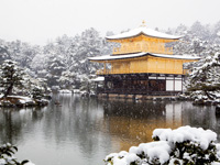 雪景色の金閣寺の壁紙